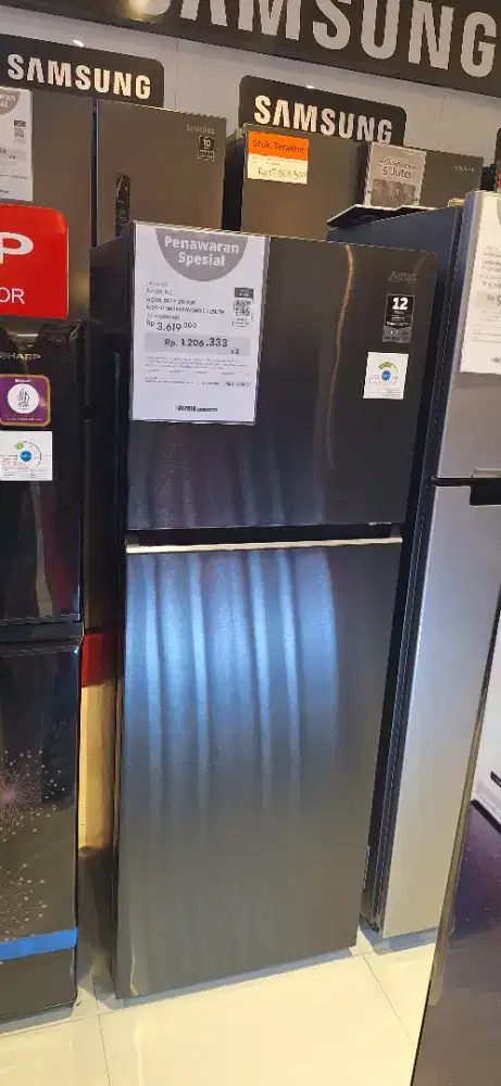 Kulkas Aqua 2 pintu kapasitas 255 liter