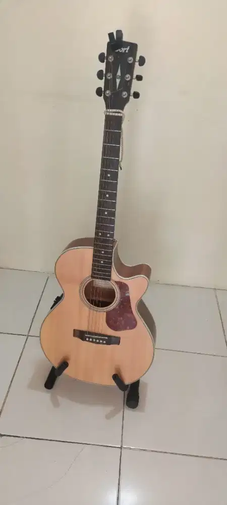 di jual Gitar akustik elektrik Cort