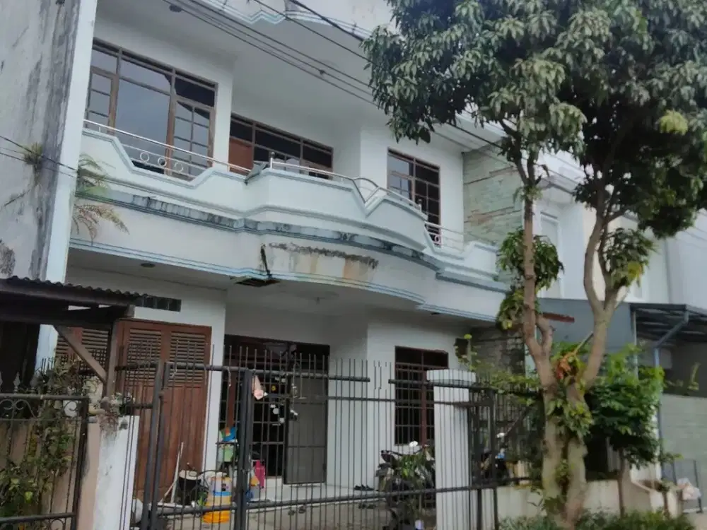 Rumah 2 Lantai Cocok Untuk Usaha di Taman Kopo Indah 2