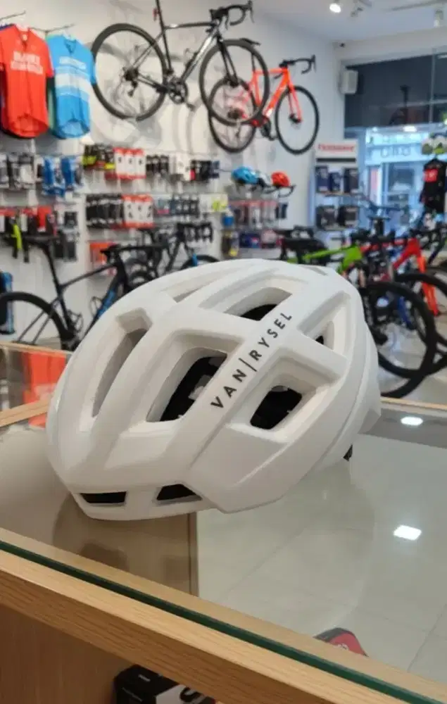 Helm sepeda Van Rysel