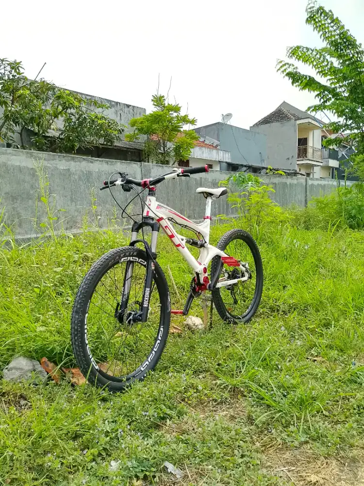Sepeda Gunung MTB GT Force
