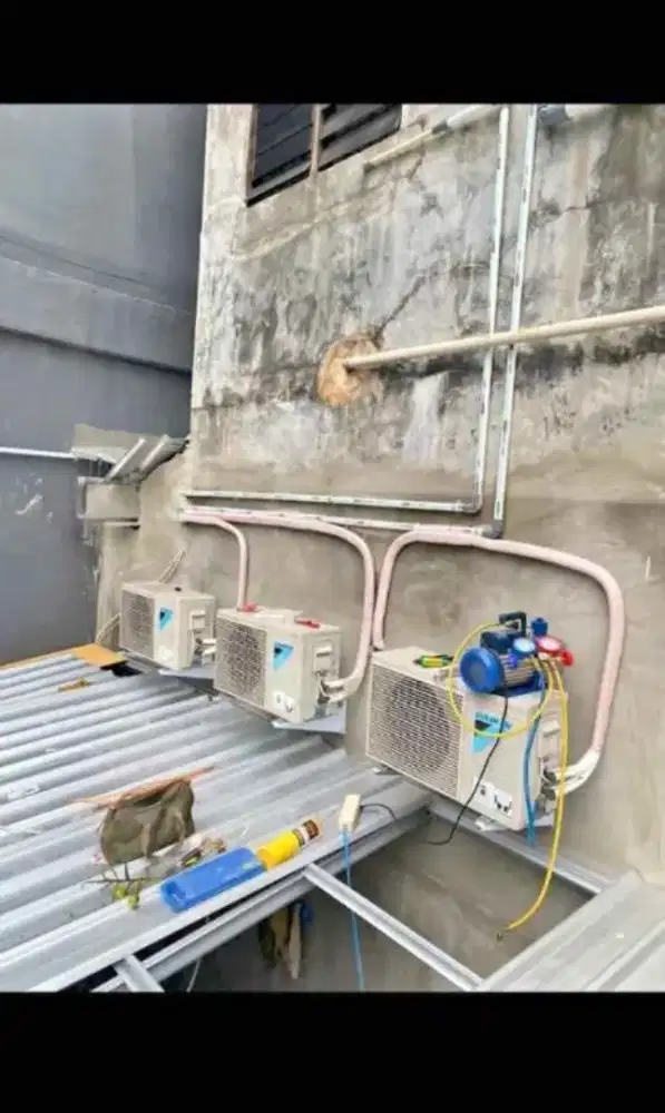 Service ac tidak dingin, bongkar pasang ac, cuci ac, tambah freon dll
