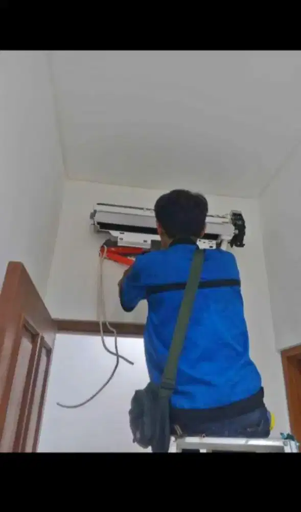 Service ac tidak dingin, bongkar pasang ac, cuci ac, tambah freon dll