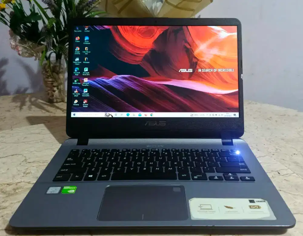 Asus X407UF Model tipis Core i3.No minus,mulus,semua fungsi normal.