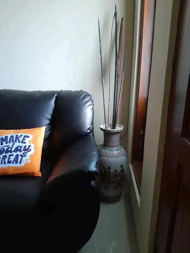 Guci Oriental & Panah Tradisional Papua – Unik & Artistik