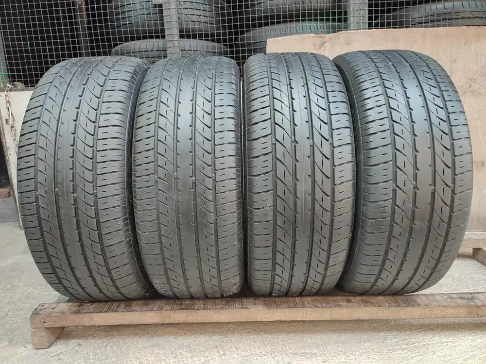 Ban bekas 235/50 R18 Toyo tranpath R30