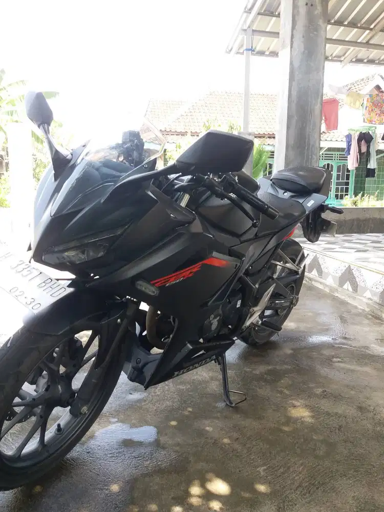 Di jual Honda CBR 150 Lis merah limited edition tahun 2021