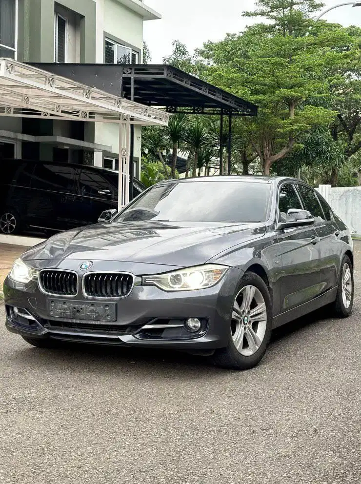 BMW 320i SPORT F30  TERMURAH