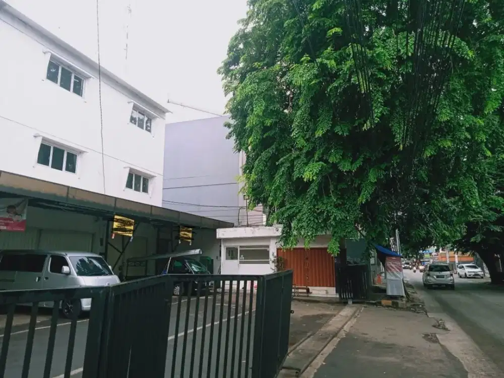 Disewakan Murah! Ruko di H. Nawi, Jakarta Selatan - Lokasi Dekat MRT Cocok untuk Tempat Usaha