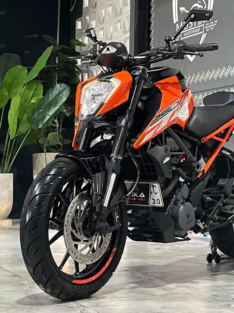 Langka‼️KTM DUKE 250 th 2017 - Ayu Mustika