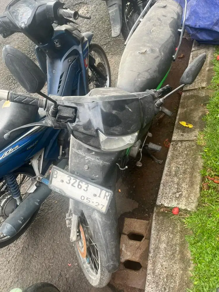 Jual borongan 2 motor bekas honda supra dan honda revo