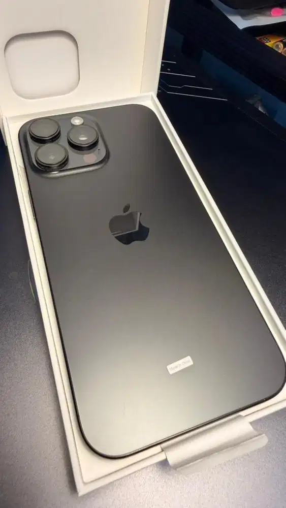 Dijual iPhone 16 Pro Max 256GB Black Titanium