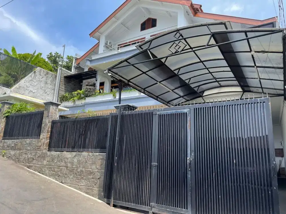 Dibawah harga pasar! Rumah siap huni di Cisitu sayap Ciumbuleuit Bandung