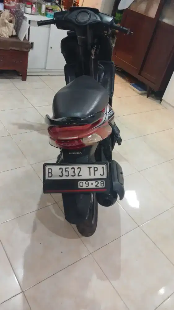 Honda Vario tahun 2013 warna hitam merah mulus