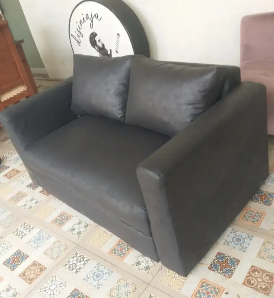 Jasa servis sofa panggilan mengerjakan bermacam model sofa