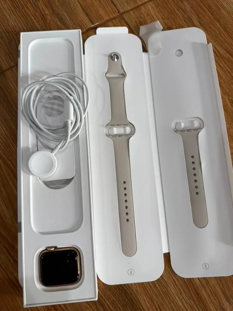 Apple Watch SE Gold Starlight 40mm