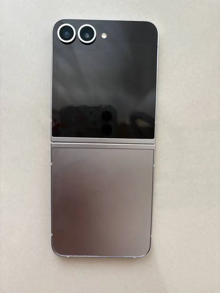 Samsung Flip 6 Warna Silver 512 GB RAM 12 Like New