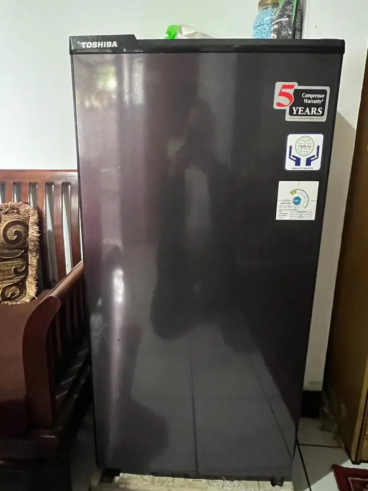 Kulkas toshiba 1 pintu baru 5 bulan