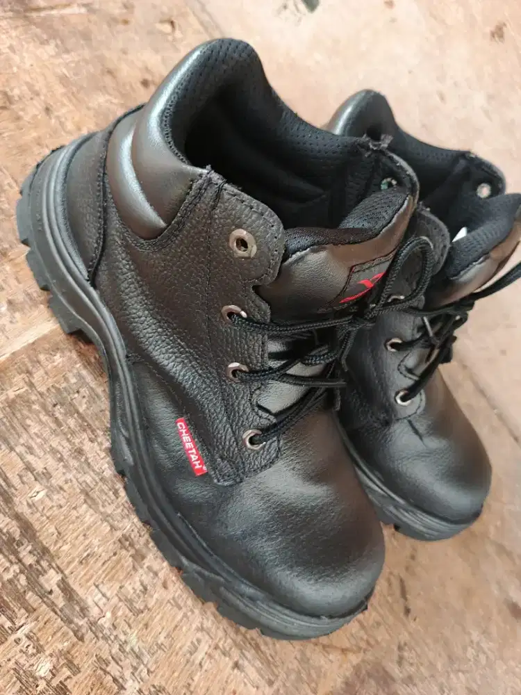 Jual Sepatu safety cheetah original size 44 bisa kirim bayar cod