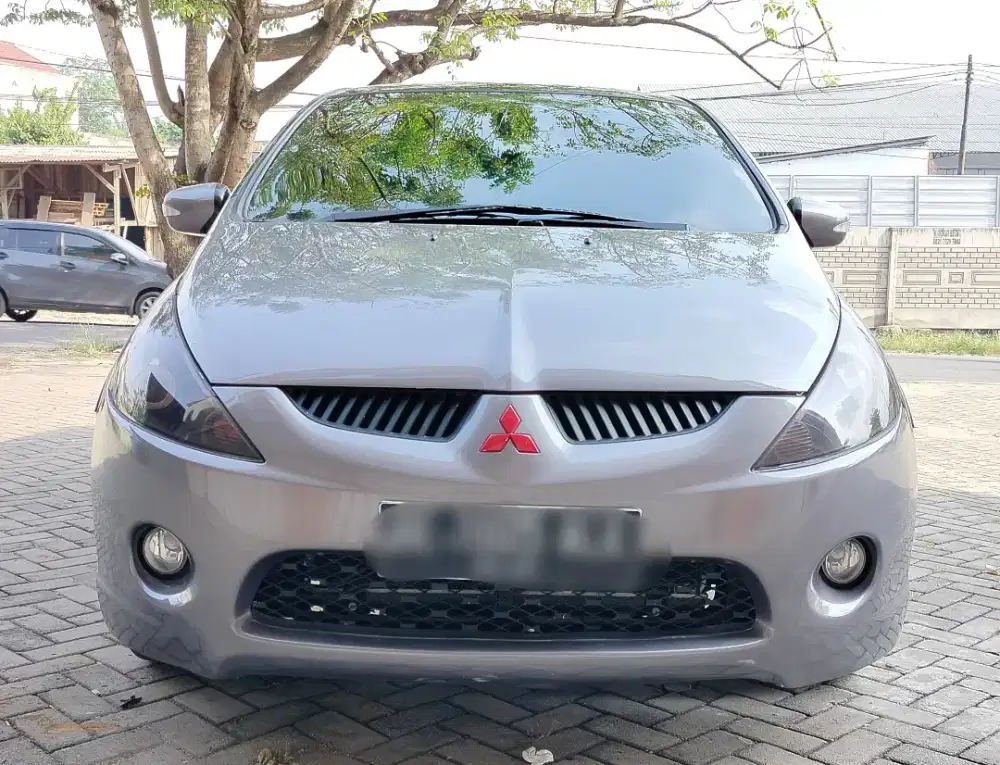 Mitsubishi Grandis 2005 Mobil Keluarga