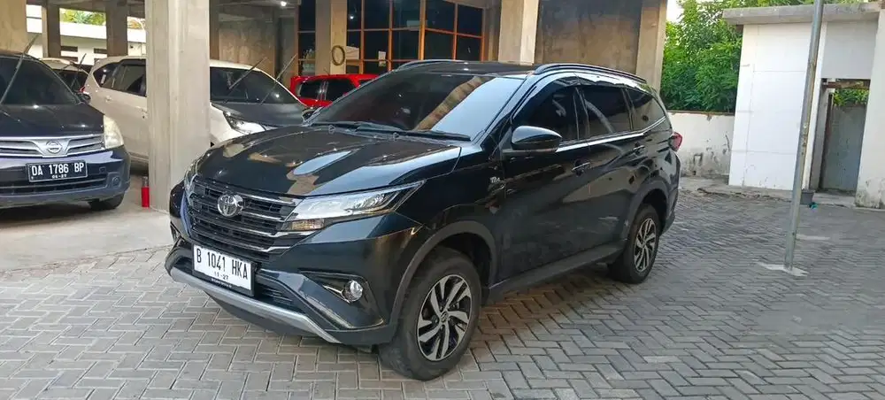 RUSH G 2022 AT HITAM