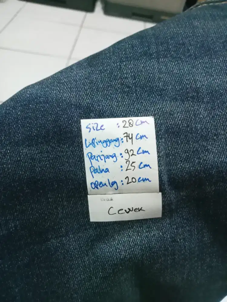 Jeans - Wanita - Size 28