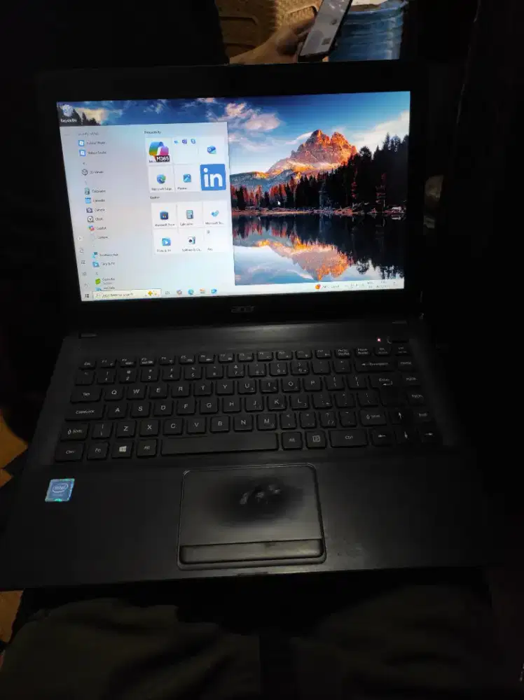 Laptop acer one 14 ram 2gb hdd 512gb laptop carger ori,windows 10