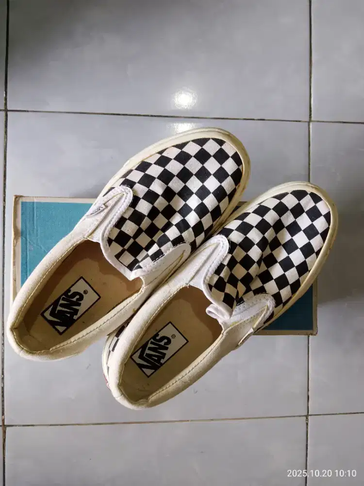 Sepatu Vans kotak hitam putih ukuran 40