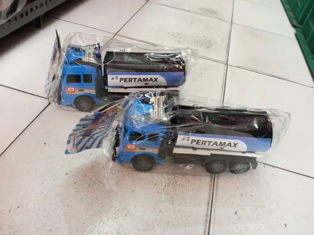 Mainan Anak Truk Tangki kecil