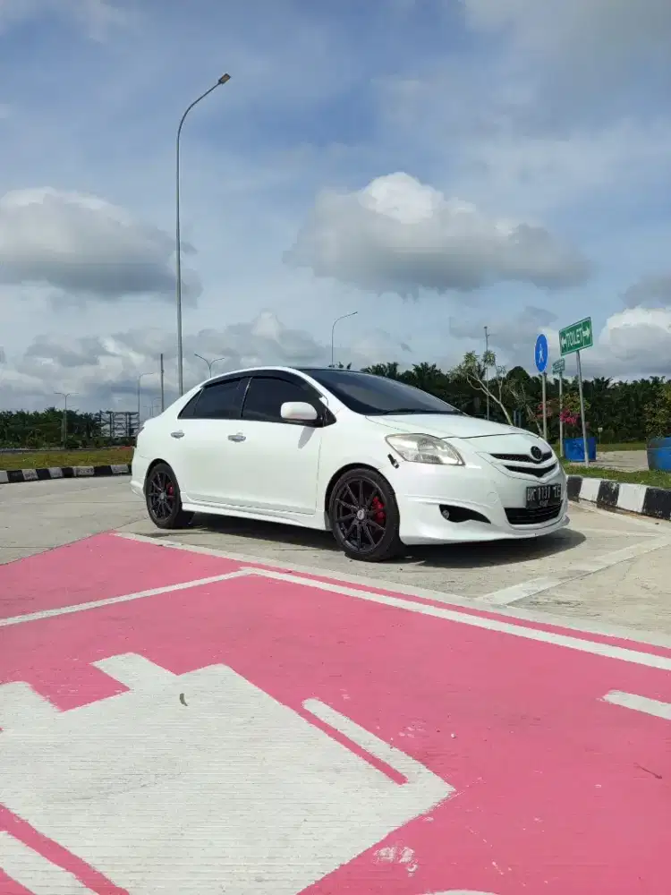 Vios limo 2012 Putih