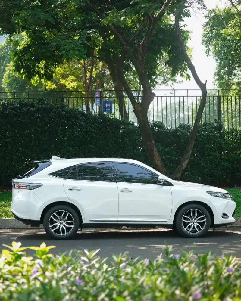 Toyota Harrier 2.0 2014