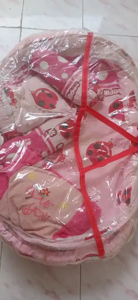 Di jual kasur bayi lengkap bantal guling ada kerudungnya jg