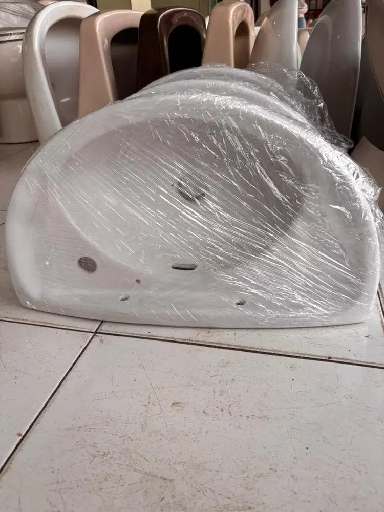 Wastafel oval toto putih