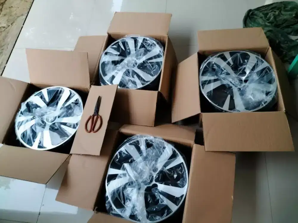 VELG RING 14 SATU SET KONDISI BARU