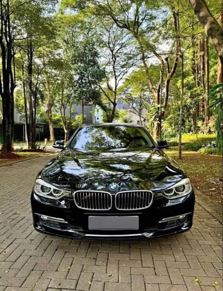 BMW 320i Matic, Mesin Halus, Pajak Hidup