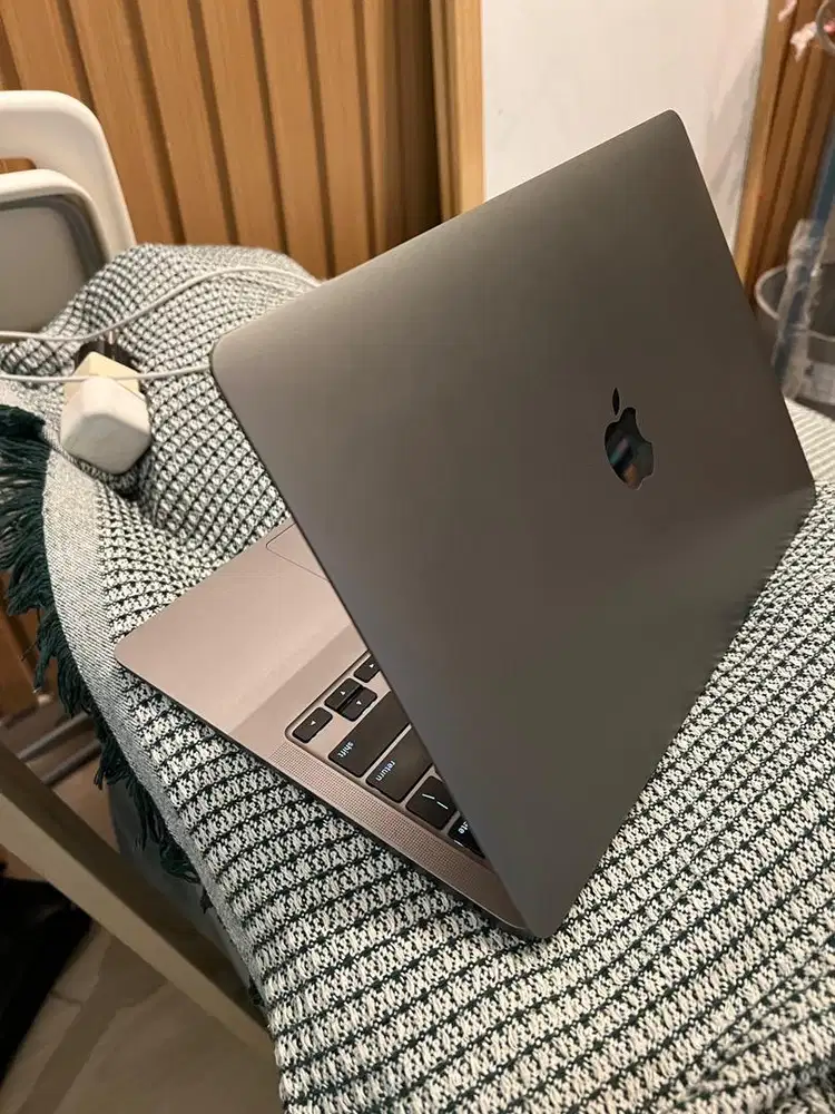 MacBook Air m1 256gb cc 146 battery health 90%