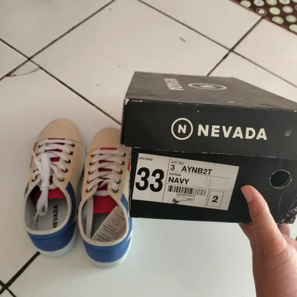 Sepatu anak anak