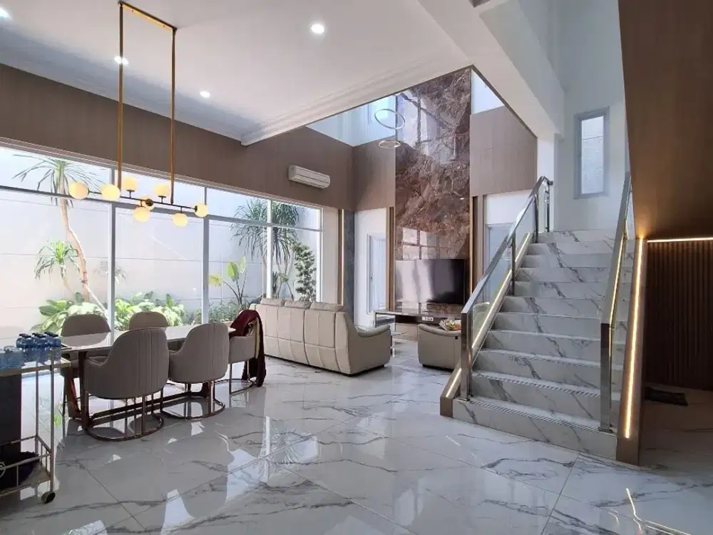 DIJUAL Rumah Mewah Pantai Indah Kapuk, 3 Lantai