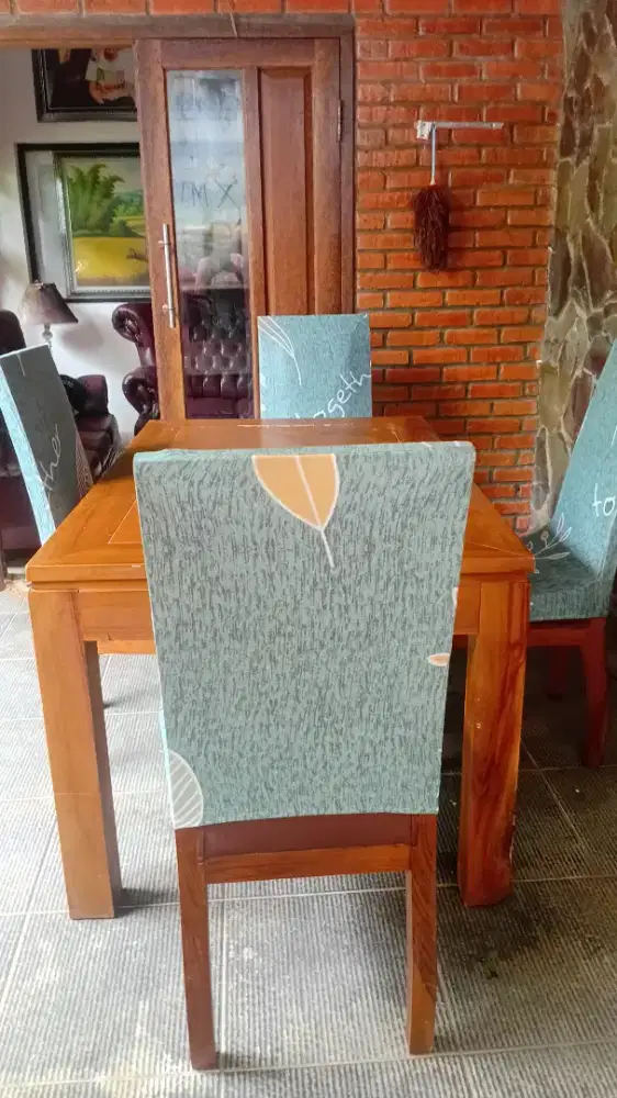 Meja makan kayu 4 kursi