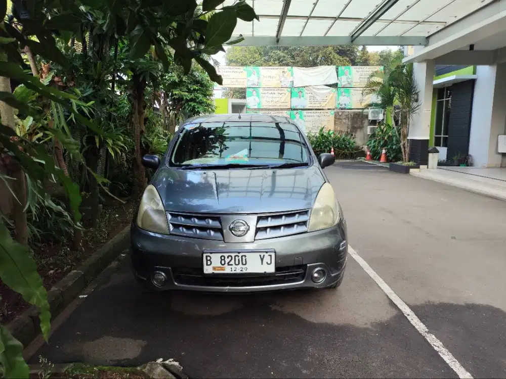 Mobil Nissan Grand Livina Tahun 2008 Tipe Matic