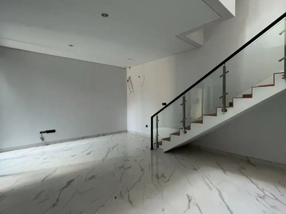 LIMITED STOCK! Rumah 3 Lantai SHM Selangkah ke Jakarta Alam Sutera
