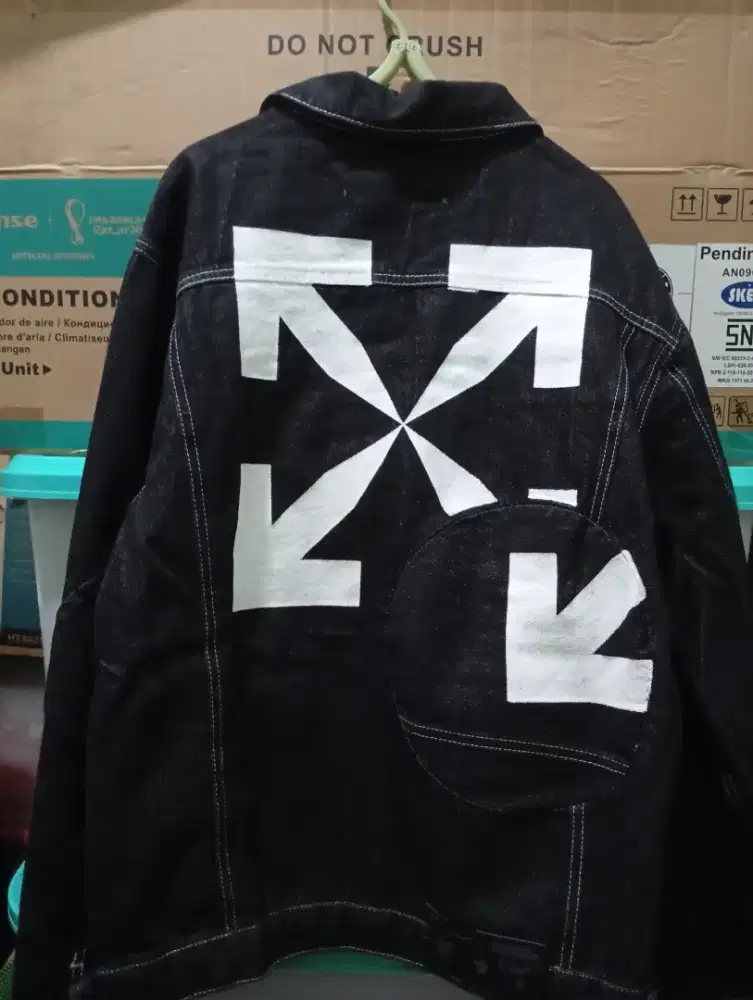 JACKET OFF WHITE (OW) WARNA HITAM SIZE M