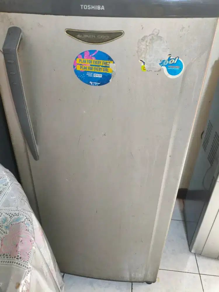 Dijual lemari Pembeku