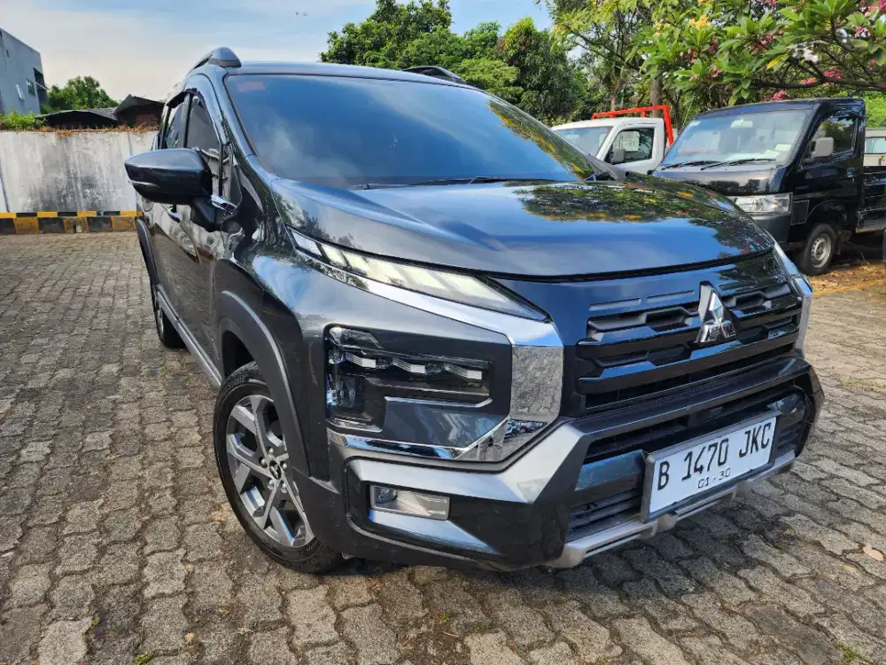 Mitsubishi Xpander Cross AT Premium 2023 kondisi Istimewa km 11 rban