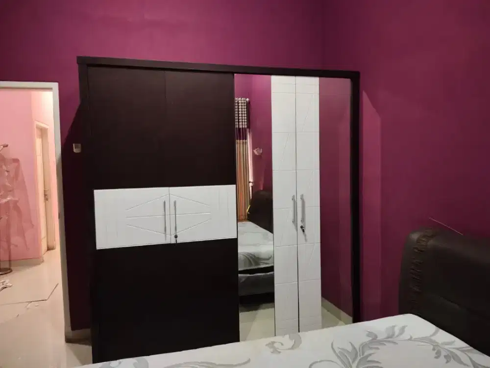 LEMARI BAJU KAYU