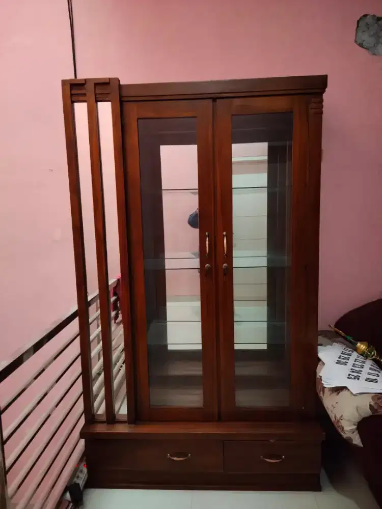 LEMARI TAS KAYU