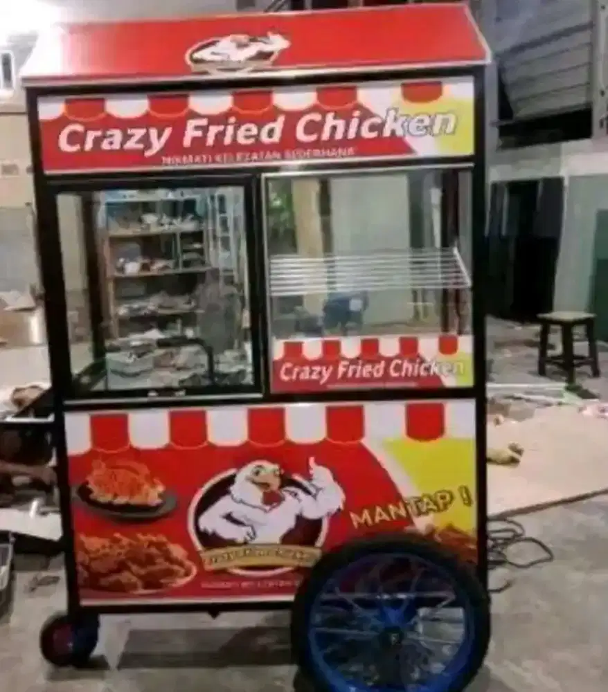 PENJUAL, MANGKAL AYAM GEPREK, laki Perempuan