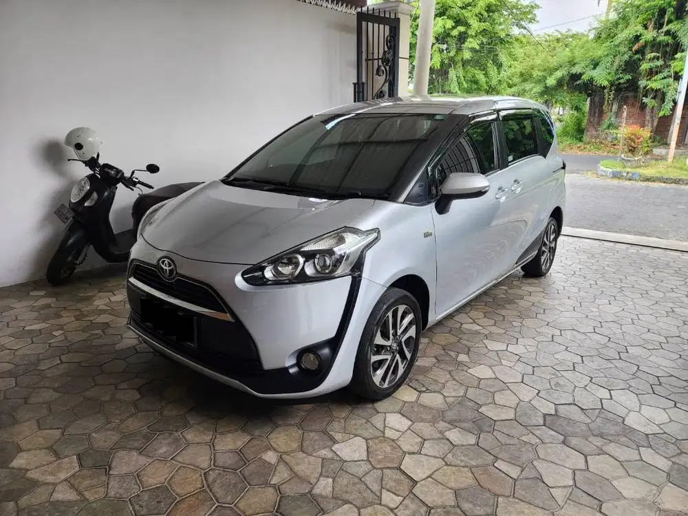 Toyota Sienta V Matic 2016