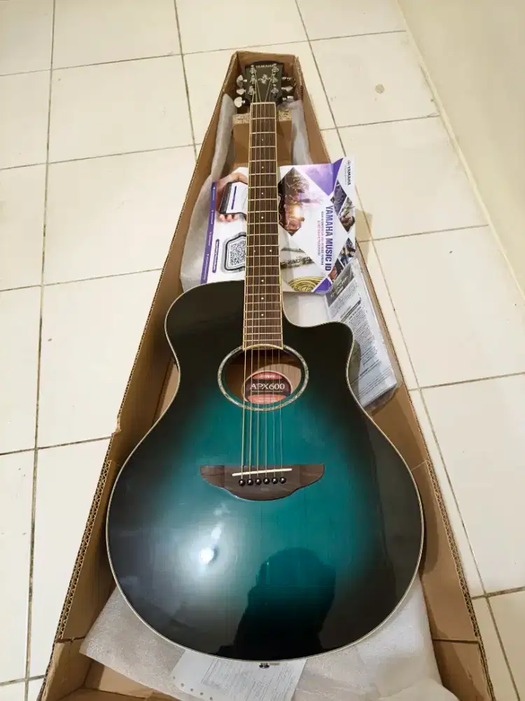 Gitar yamaha apx600