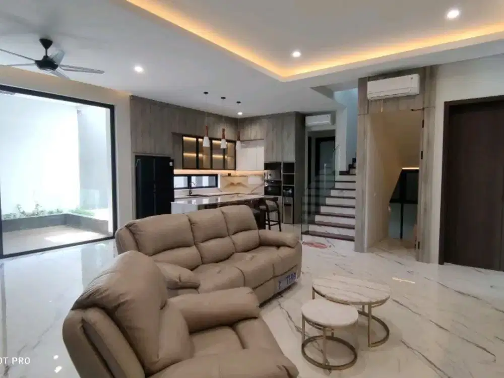 Rumah Mewah Imperial Beach Pakuwon City Surabaya Siap Huni RIC.A009